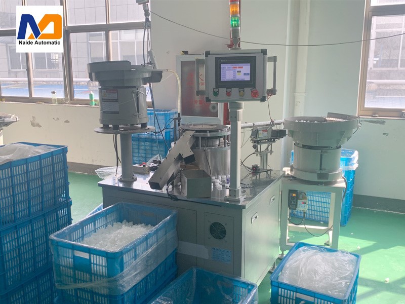 Piston assembly machine